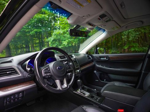 Used 2017 Subaru Outback 2.5i Limited AWD/4WD image 10