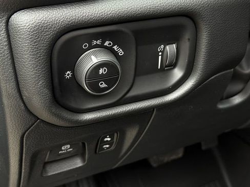 New 2026 RAM 1500 4x4 Crew Cab image 15