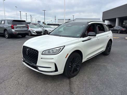 Used 2024 Lincoln Corsair Reserve w/ Equipment Group 201A AWD/4WD image 3