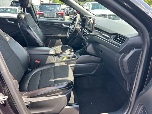 Certified 2024 Ford Escape ST-Line w/ Tech Pack #1 AWD/4WD image 17