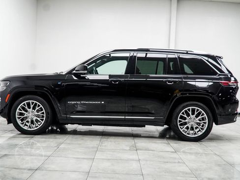 Used 2023 Jeep Grand Cherokee Summit w/ Luxury Tech Group V AWD/4WD image 10