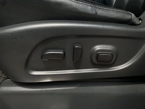Used 2020 Nissan Titan SL w/ Moonroof Package RWD image 10