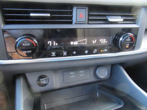 Used 2024 Nissan Rogue SV image 35