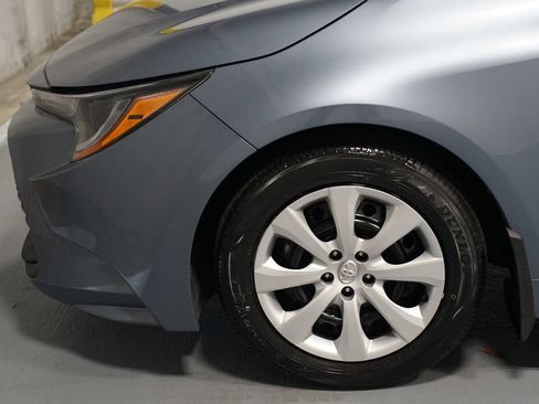 Certified 2025 Toyota Corolla LE FWD image 5