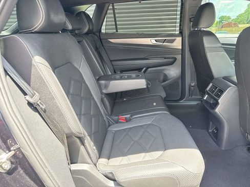 Used 2025 Volkswagen Atlas Cross Sport SE FWD image 14