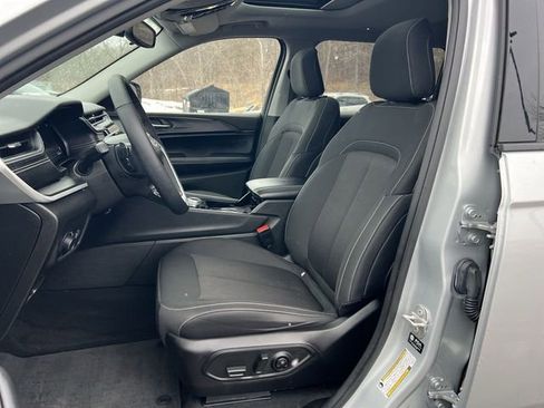 Used 2023 Jeep Grand Cherokee L Laredo w/ Luxury Tech Group I image 15