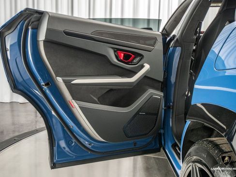 Used 2025 Lamborghini Urus SE image 69