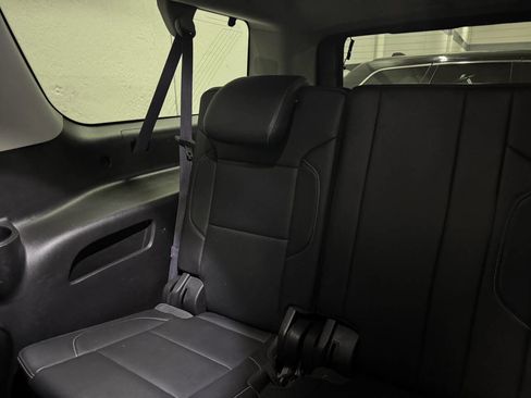 Used 2017 Chevrolet Suburban LT image 19