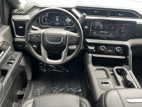 Used 2025 GMC Sierra 3500 Denali w/ Denali Reserve Package AWD/4WD image 32