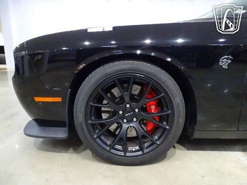 Used 2015 Dodge Challenger SRT Hellcat image 30