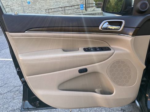 Used 2014 Jeep Grand Cherokee Limited image 9