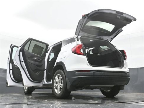 Used 2022 GMC Terrain SLE image 40