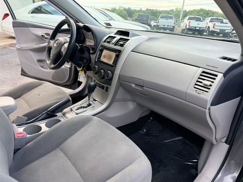 Used 2013 Toyota Corolla LE FWD image 11
