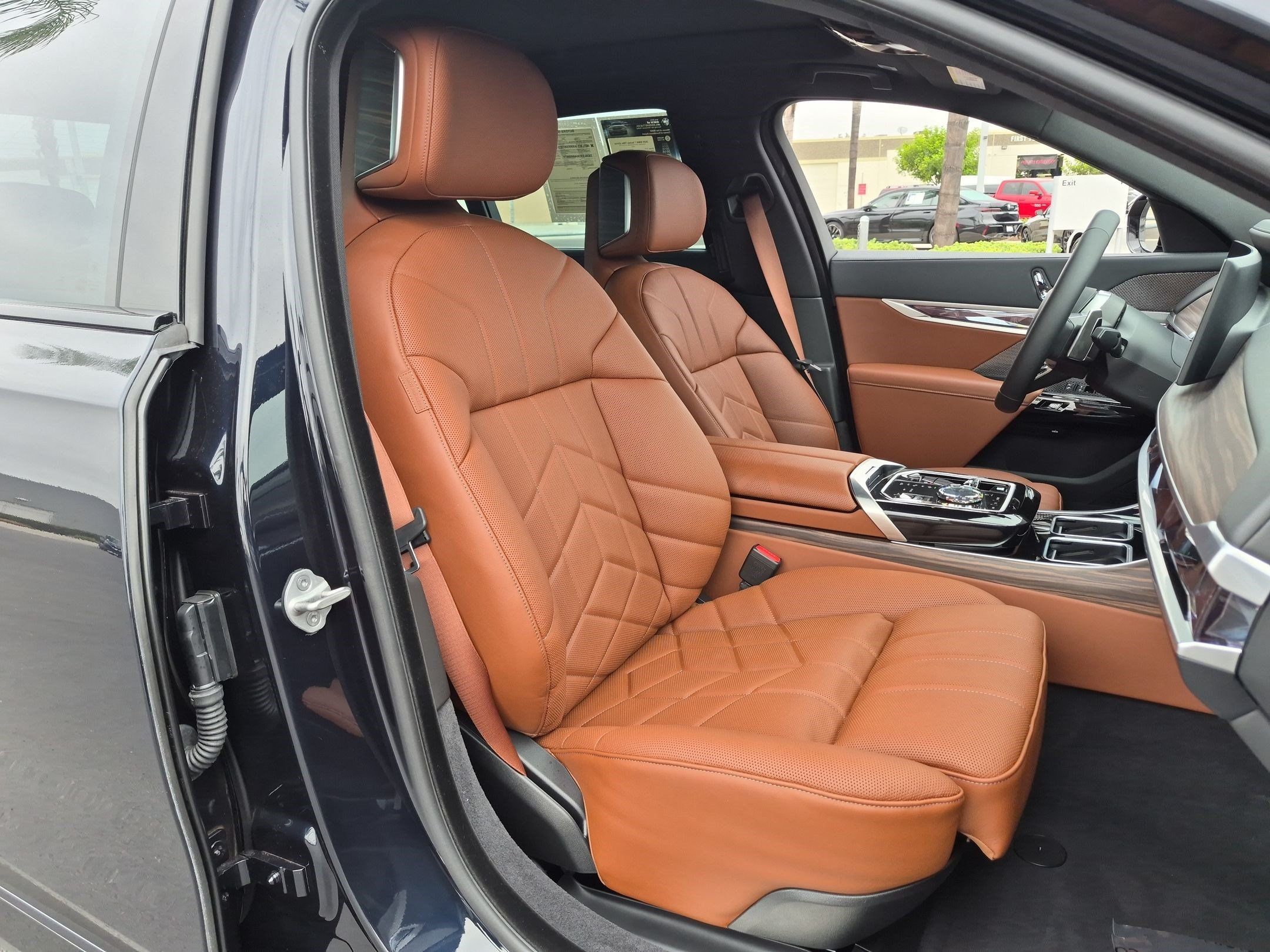 Used 2026 BMW 750e xDrive AWD/4WD image 33