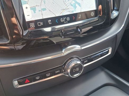 Certified 2024 Volvo XC60 B5 Core image 16