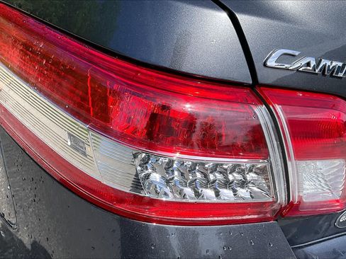 Used 2010 Toyota Camry LE FWD image 27