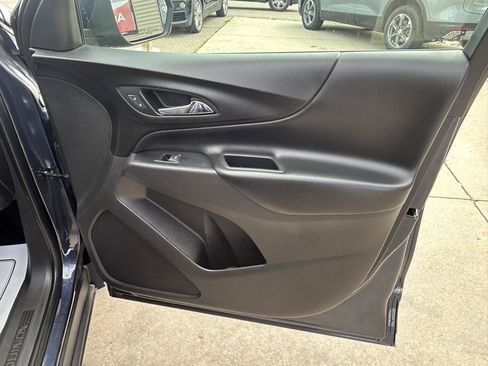 Used 2018 Chevrolet Equinox LT FWD image 16