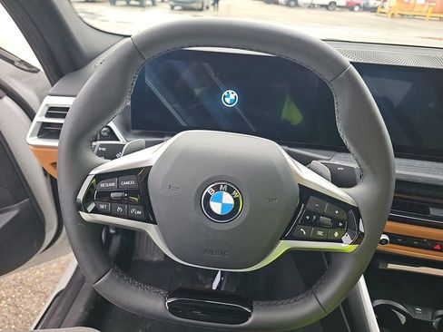 Used 2025 BMW 330i xDrive Sedan w/ Premium Package AWD/4WD image 17