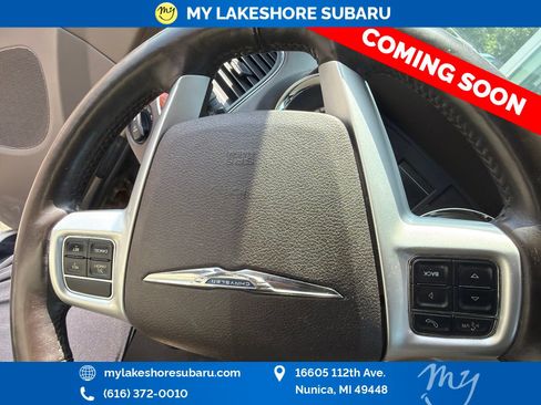 Used 2015 Chrysler Town & Country Touring w/ Driver Convenience Group FWD image 11