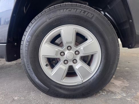 Used 2011 Jeep Liberty Sport image 13