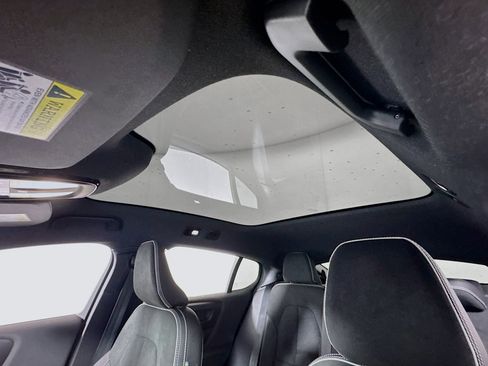 Used 2023 Volvo C40 P8 Recharge Ultimate image 6