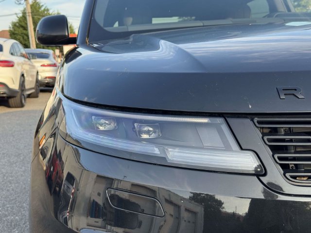 Used 2025 Land Rover Range Rover Sport SE AWD/4WD image 13