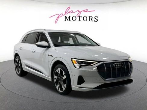Used 2023 Audi e-tron Premium Plus w/ Premium Plus Package AWD/4WD image 3
