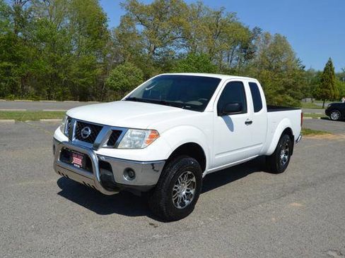 Used 2010 Nissan Frontier SE AWD/4WD image 45