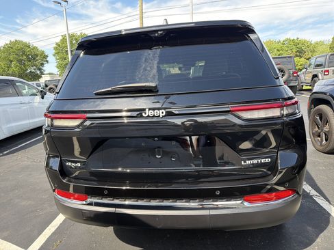 Certified 2025 Jeep Grand Cherokee Limited w/ Luxury Tech Group II AWD/4WD image 6