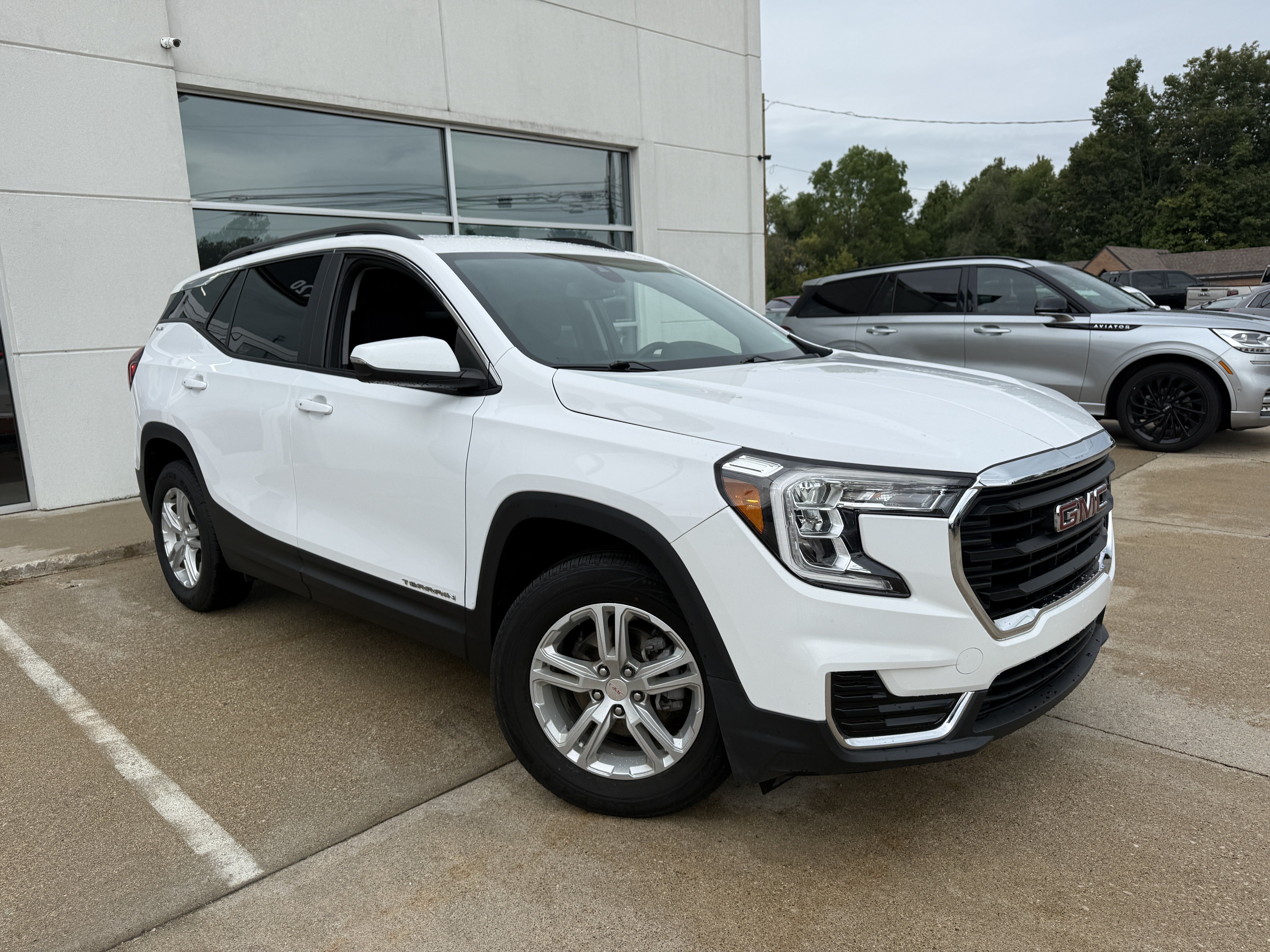 Used 2023 GMC Terrain SLE w/ Driver Convenience Package AWD/4WD image 6