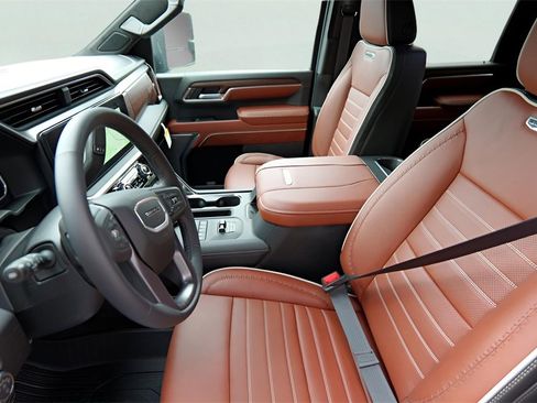 New 2026 GMC Sierra 2500 Denali Ultimate w/ Max Trailering Package image 9