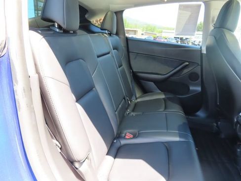 Used 2022 Tesla Model Y Long Range AWD/4WD image 29