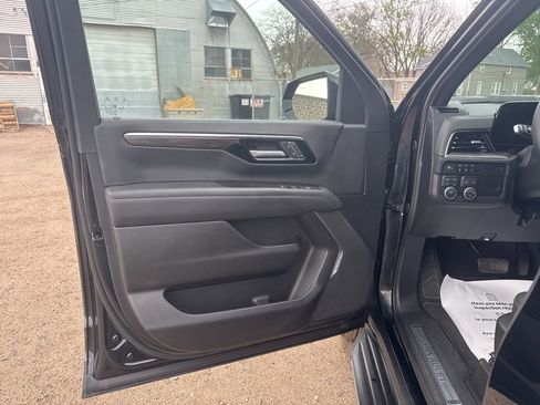 Used 2025 Chevrolet Tahoe LT AWD/4WD image 17