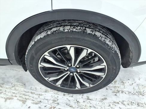 Certified 2022 Ford Escape SE w/ SE Sport Appearance Package image 10