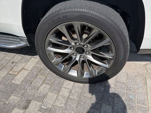 Used 2018 Cadillac Escalade Luxury RWD image 16