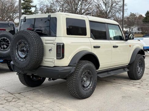 New 2025 Ford Bronco Badlands image 3