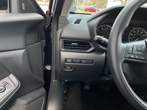 Used 2025 Nissan Sentra S image 26