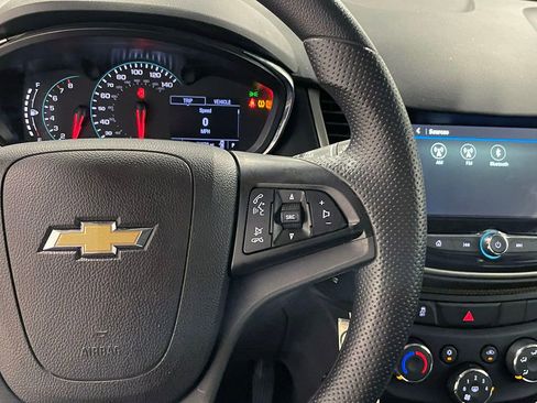 Used 2019 Chevrolet Trax LS FWD image 28