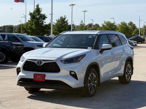 Used 2026 Toyota Highlander XLE AWD/4WD image 11