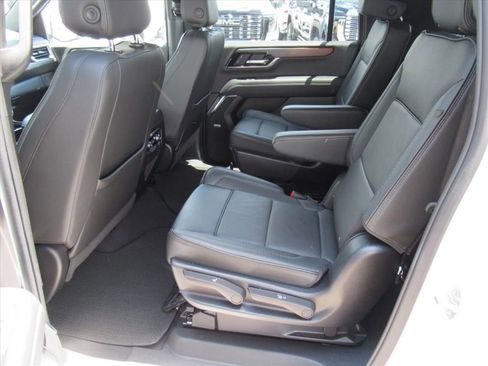 Used 2025 GMC Yukon XL Denali RWD image 31