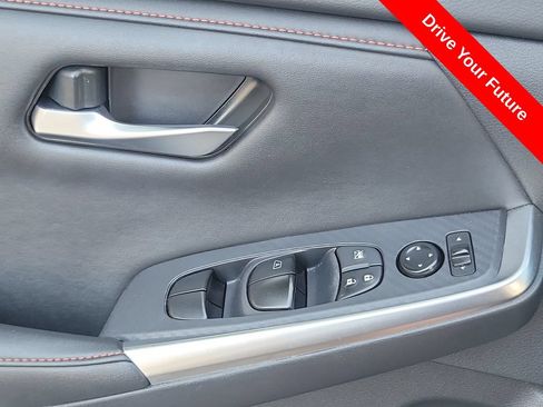 Used 2025 Nissan Sentra SR w/ SR Premium Package FWD image 17