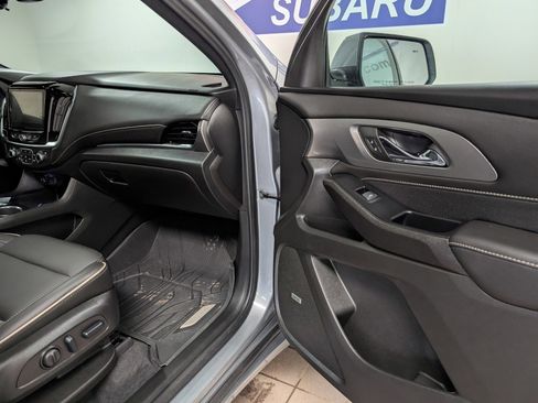 Used 2023 Chevrolet Traverse Premier image 34