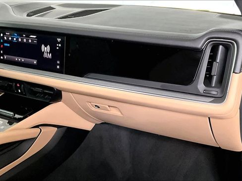 Used 2024 Porsche Cayenne image 18
