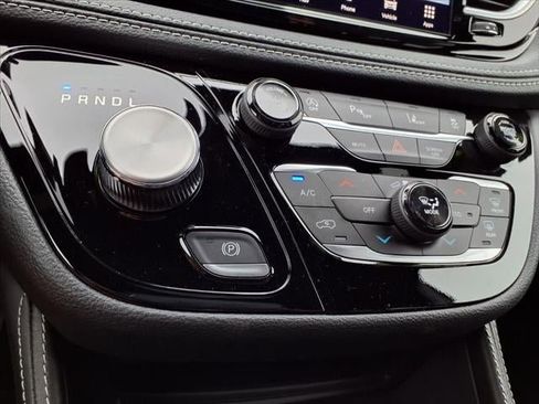 New 2026 Chrysler Pacifica Limited w/ S Appearance Package image 35