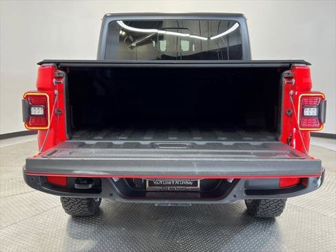 Certified 2021 Jeep Gladiator Overland w/ Cold Weather Group image 9