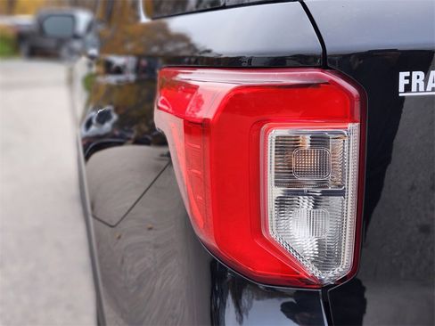 Certified 2022 Ford Explorer XLT w/ Equipment Group 202A image 9