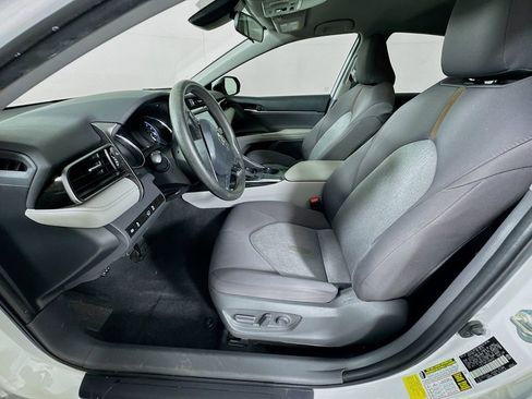 Used 2020 Toyota Camry LE w/ Carpet Mat Package image 23