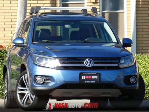 Used 2017 Volkswagen Tiguan SEL FWD image 3