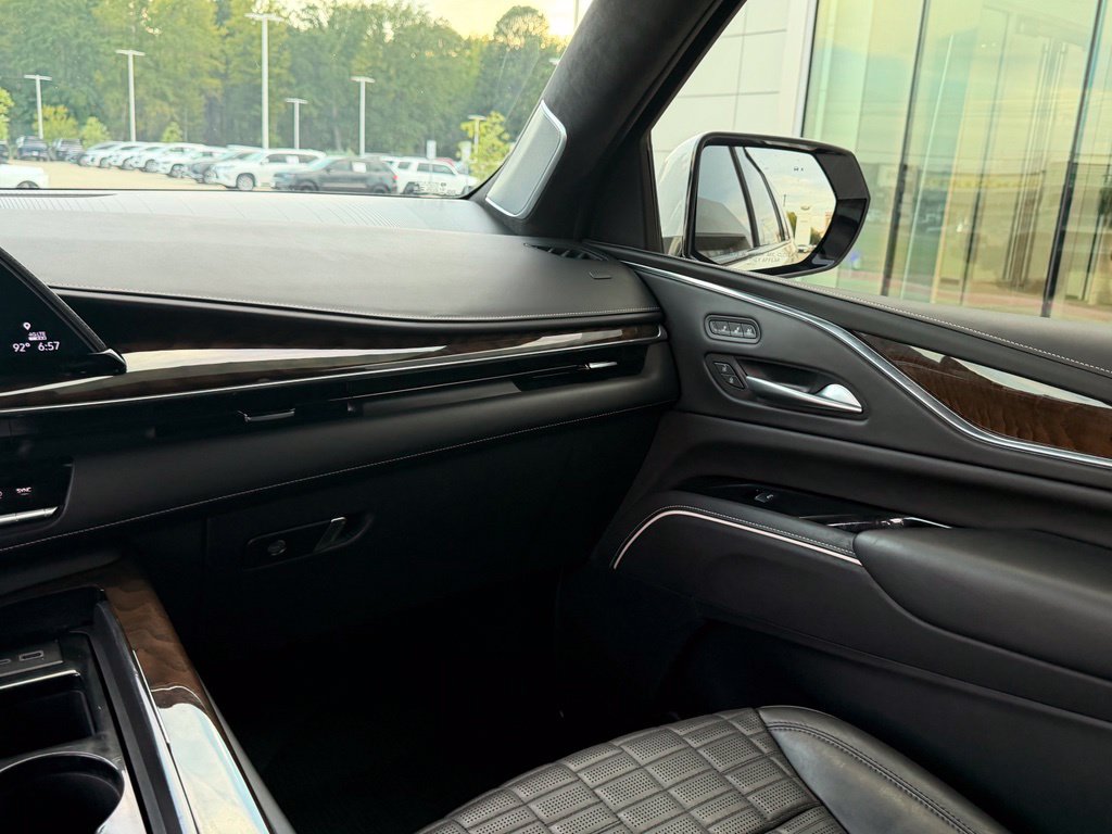 Used 2024 Cadillac Escalade ESV Sport Platinum w/ LPO, ONYX Package AWD/4WD image 22