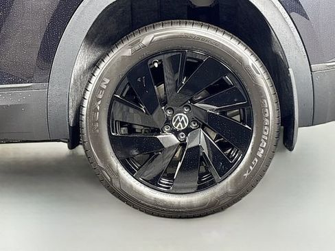 New 2026 Volkswagen Atlas Cross Sport SE AWD/4WD image 32